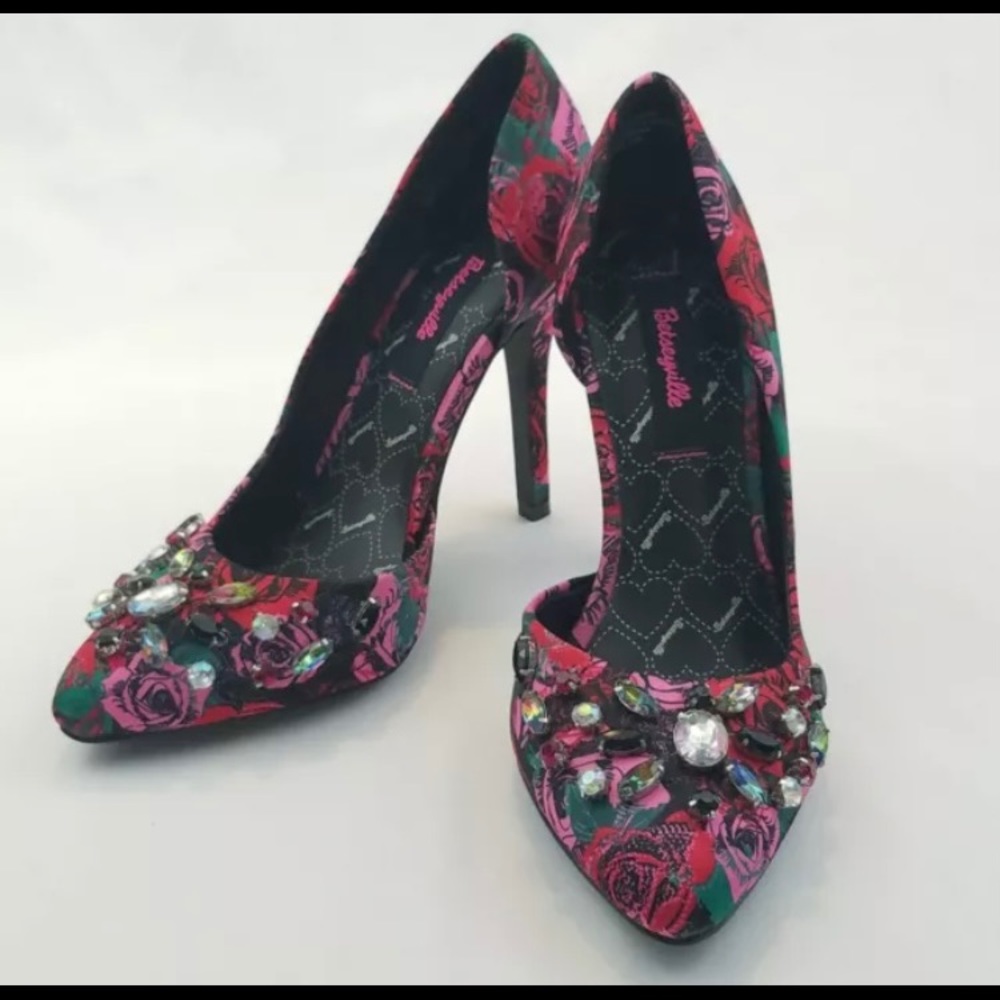 Betsey Johnson - Picture 7 of 11
